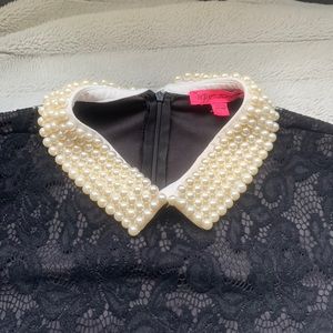 Betsey Johnson faux pearl collar black velvet overlay dress size 8